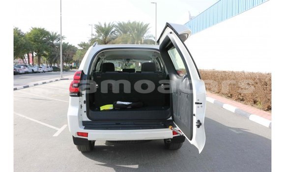 Acheter Import Voiture Toyota Prado Blanc à Import - Dubai, A'ana Acheter Import Voiture Toyota Prado Blanc à Import - Dubai, A'ana
