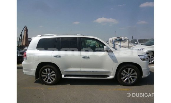 Buy Import Toyota Land Cruiser White Car in Import - Dubai in A'ana Buy Import Toyota Land Cruiser White Car in Import - Dubai in A'ana