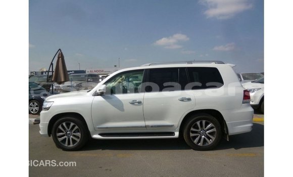 Buy Import Toyota Land Cruiser White Car in Import - Dubai in A'ana Buy Import Toyota Land Cruiser White Car in Import - Dubai in A'ana