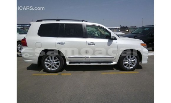 Buy Import Toyota Land Cruiser White Car in Import - Dubai in A'ana Buy Import Toyota Land Cruiser White Car in Import - Dubai in A'ana