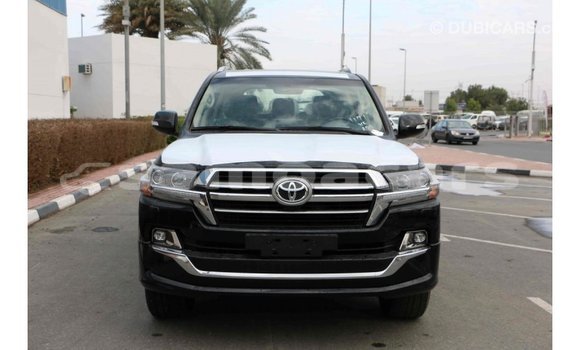 Acheter Import Voiture Toyota Land Cruiser Noir à Import - Dubai, A'ana Acheter Import Voiture Toyota Land Cruiser Noir à Import - Dubai, A'ana