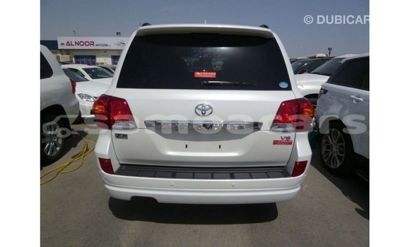 Buy Import Toyota Land Cruiser White Car in Import - Dubai in A'ana Buy Import Toyota Land Cruiser White Car in Import - Dubai in A'ana