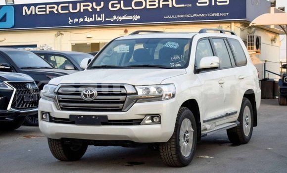 Acheter Import Voiture Toyota Land Cruiser Blanc à Import - Dubai, A'ana Acheter Import Voiture Toyota Land Cruiser Blanc à Import - Dubai, A'ana