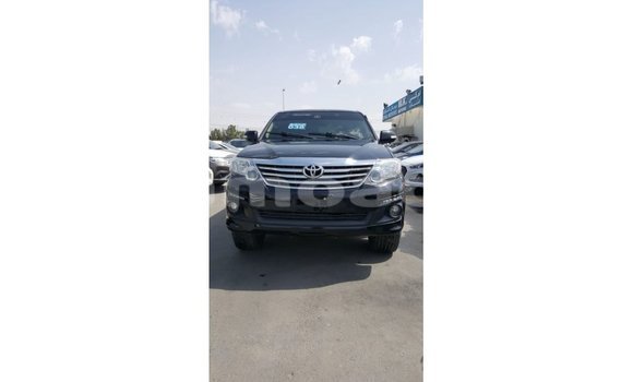 Acheter Import Voiture Toyota Fortuner Noir à Import - Dubai, A'ana Acheter Import Voiture Toyota Fortuner Noir à Import - Dubai, A'ana