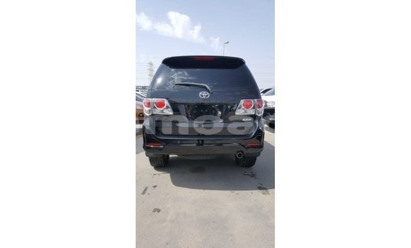 Acheter Import Voiture Toyota Fortuner Noir à Import - Dubai, A'ana Acheter Import Voiture Toyota Fortuner Noir à Import - Dubai, A'ana