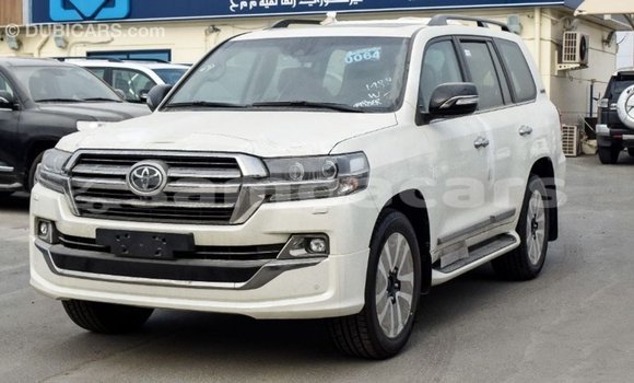 Acheter Import Voiture Toyota Land Cruiser Blanc à Import - Dubai, A'ana Acheter Import Voiture Toyota Land Cruiser Blanc à Import - Dubai, A'ana