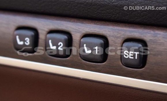 Acheter Import Voiture Toyota Land Cruiser Blanc à Import - Dubai, A'ana Acheter Import Voiture Toyota Land Cruiser Blanc à Import - Dubai, A'ana