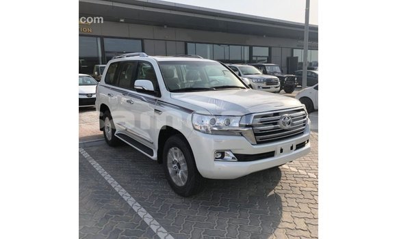 Acheter Import Voiture Toyota Land Cruiser Blanc à Import - Dubai, A'ana Acheter Import Voiture Toyota Land Cruiser Blanc à Import - Dubai, A'ana