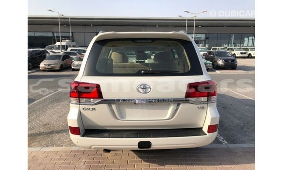 Acheter Import Voiture Toyota Land Cruiser Blanc à Import - Dubai, A'ana Acheter Import Voiture Toyota Land Cruiser Blanc à Import - Dubai, A'ana