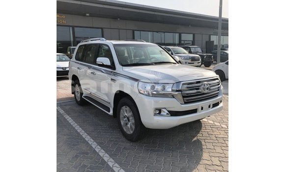 Acheter Import Voiture Toyota Land Cruiser Blanc à Import - Dubai, A'ana Acheter Import Voiture Toyota Land Cruiser Blanc à Import - Dubai, A'ana