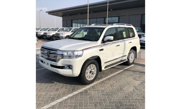 Acheter Import Voiture Toyota Land Cruiser Blanc à Import - Dubai, A'ana Acheter Import Voiture Toyota Land Cruiser Blanc à Import - Dubai, A'ana