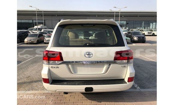 Acheter Import Voiture Toyota Land Cruiser Blanc à Import - Dubai, A'ana Acheter Import Voiture Toyota Land Cruiser Blanc à Import - Dubai, A'ana