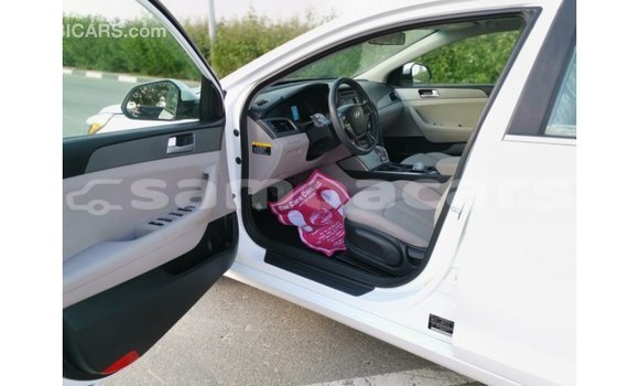 Acheter Import Voiture Hyundai Sonata Blanc à Import - Dubai, A'ana Acheter Import Voiture Hyundai Sonata Blanc à Import - Dubai, A'ana