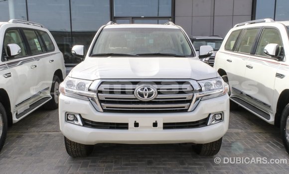 Acheter Import Voiture Toyota Land Cruiser Blanc à Import - Dubai, A'ana Acheter Import Voiture Toyota Land Cruiser Blanc à Import - Dubai, A'ana