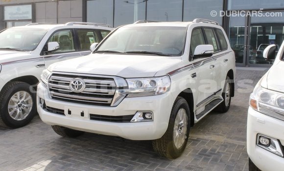 Acheter Import Voiture Toyota Land Cruiser Blanc à Import - Dubai, A'ana Acheter Import Voiture Toyota Land Cruiser Blanc à Import - Dubai, A'ana
