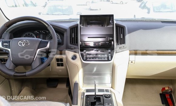 Acheter Import Voiture Toyota Land Cruiser Blanc à Import - Dubai, A'ana Acheter Import Voiture Toyota Land Cruiser Blanc à Import - Dubai, A'ana