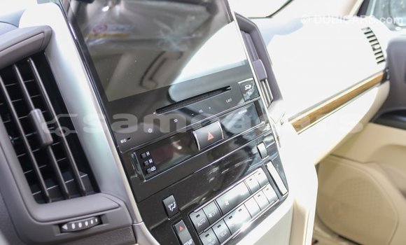 Acheter Import Voiture Toyota Land Cruiser Blanc à Import - Dubai, A'ana Acheter Import Voiture Toyota Land Cruiser Blanc à Import - Dubai, A'ana