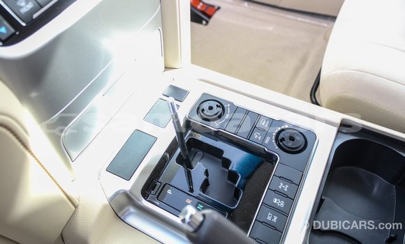 Acheter Import Voiture Toyota Land Cruiser Blanc à Import - Dubai, A'ana Acheter Import Voiture Toyota Land Cruiser Blanc à Import - Dubai, A'ana