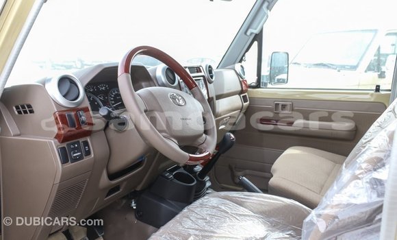 Acheter Import Voiture Toyota Land Cruiser Beige à Import - Dubai, A'ana Acheter Import Voiture Toyota Land Cruiser Beige à Import - Dubai, A'ana
