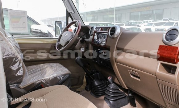 Acheter Import Voiture Toyota Land Cruiser Beige à Import - Dubai, A'ana Acheter Import Voiture Toyota Land Cruiser Beige à Import - Dubai, A'ana