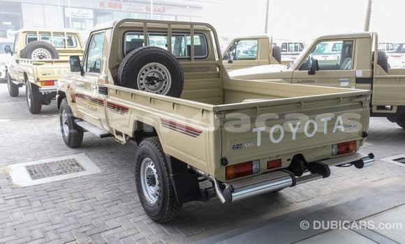 Acheter Import Voiture Toyota Land Cruiser Beige à Import - Dubai, A'ana Acheter Import Voiture Toyota Land Cruiser Beige à Import - Dubai, A'ana