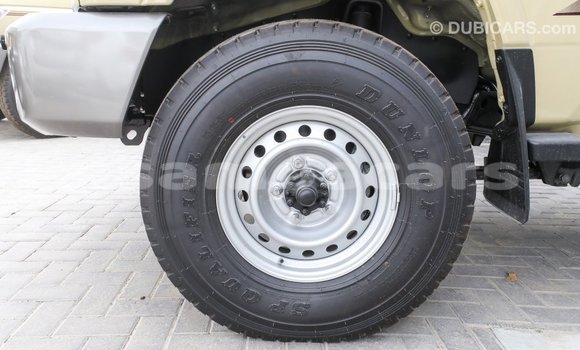 Acheter Import Voiture Toyota Land Cruiser Beige à Import - Dubai, A'ana Acheter Import Voiture Toyota Land Cruiser Beige à Import - Dubai, A'ana