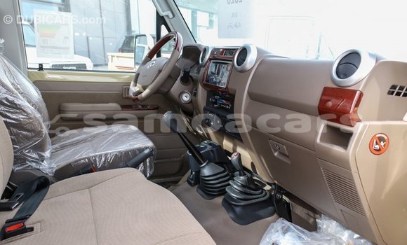 Acheter Import Voiture Toyota Land Cruiser Beige à Import - Dubai, A'ana Acheter Import Voiture Toyota Land Cruiser Beige à Import - Dubai, A'ana