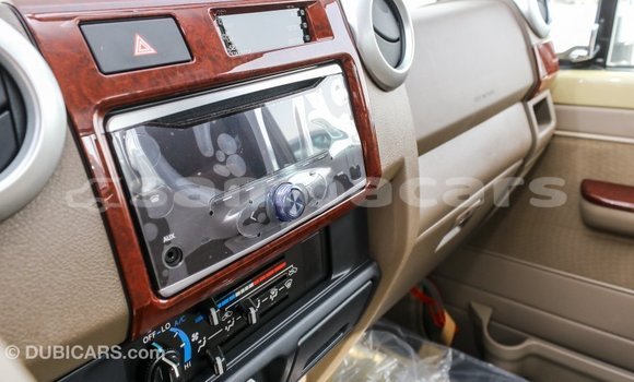 Acheter Import Voiture Toyota Land Cruiser Beige à Import - Dubai, A'ana Acheter Import Voiture Toyota Land Cruiser Beige à Import - Dubai, A'ana