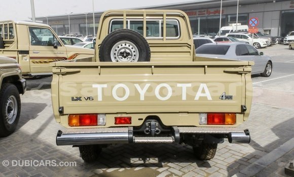 Acheter Import Voiture Toyota Land Cruiser Beige à Import - Dubai, A'ana Acheter Import Voiture Toyota Land Cruiser Beige à Import - Dubai, A'ana