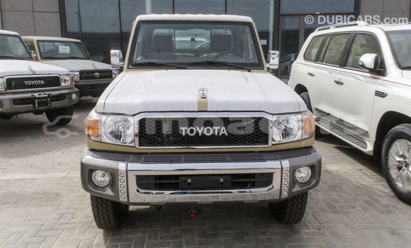 Acheter Import Voiture Toyota Land Cruiser Beige à Import - Dubai, A'ana Acheter Import Voiture Toyota Land Cruiser Beige à Import - Dubai, A'ana