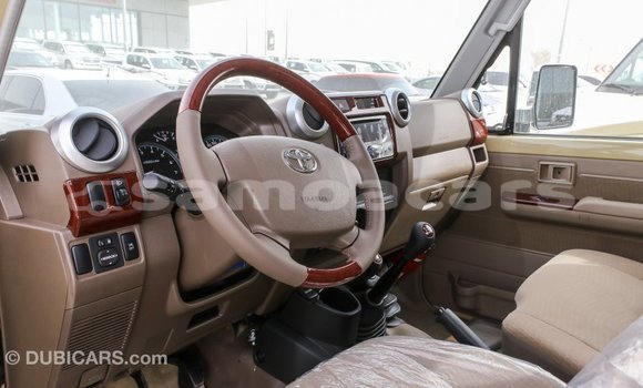 Acheter Import Voiture Toyota Land Cruiser Beige à Import - Dubai, A'ana Acheter Import Voiture Toyota Land Cruiser Beige à Import - Dubai, A'ana