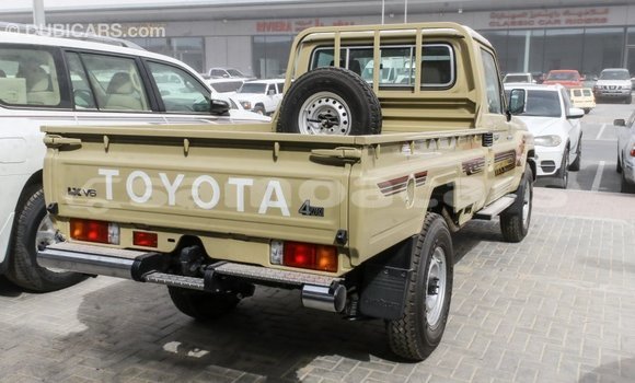 Acheter Import Voiture Toyota Land Cruiser Beige à Import - Dubai, A'ana Acheter Import Voiture Toyota Land Cruiser Beige à Import - Dubai, A'ana
