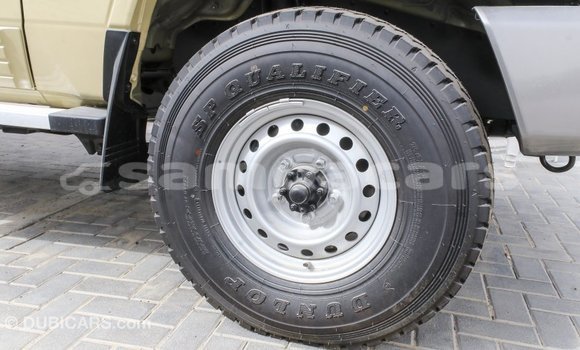 Acheter Import Voiture Toyota Land Cruiser Beige à Import - Dubai, A'ana Acheter Import Voiture Toyota Land Cruiser Beige à Import - Dubai, A'ana