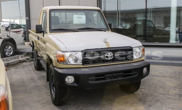 Acheter Import Voiture Toyota Land Cruiser Beige à Import - Dubai, A'ana Acheter Import Voiture Toyota Land Cruiser Beige à Import - Dubai, A'ana