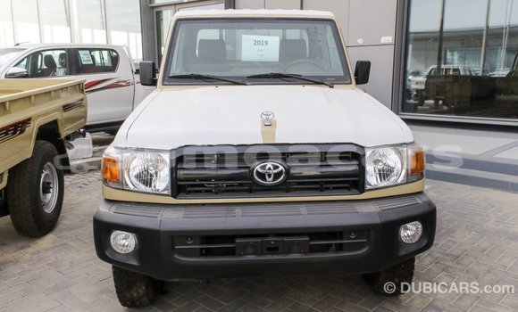 Acheter Import Voiture Toyota Land Cruiser Beige à Import - Dubai, A'ana Acheter Import Voiture Toyota Land Cruiser Beige à Import - Dubai, A'ana