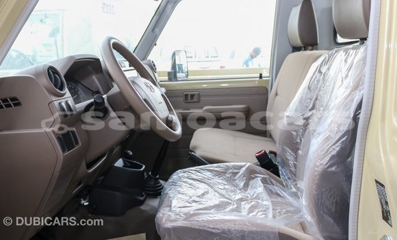 Acheter Import Voiture Toyota Land Cruiser Beige à Import - Dubai, A'ana Acheter Import Voiture Toyota Land Cruiser Beige à Import - Dubai, A'ana