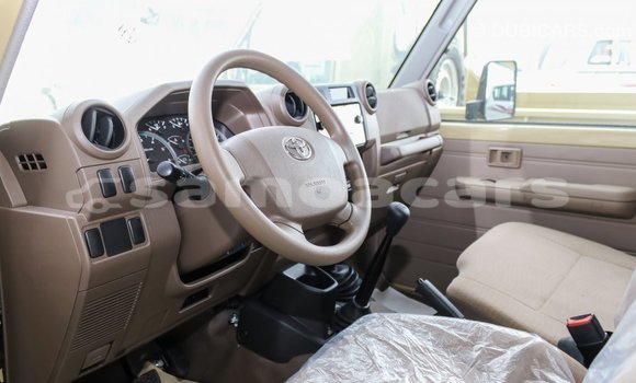 Acheter Import Voiture Toyota Land Cruiser Beige à Import - Dubai, A'ana Acheter Import Voiture Toyota Land Cruiser Beige à Import - Dubai, A'ana