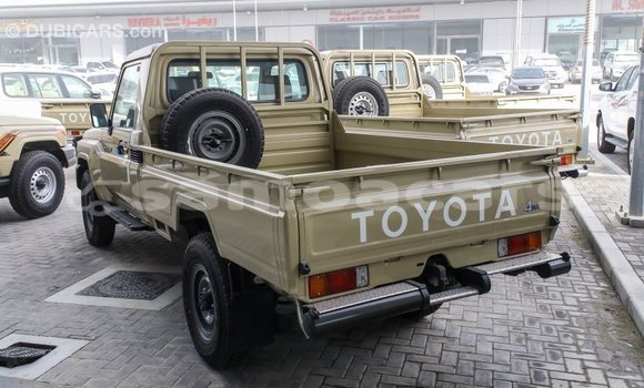 Acheter Import Voiture Toyota Land Cruiser Beige à Import - Dubai, A'ana Acheter Import Voiture Toyota Land Cruiser Beige à Import - Dubai, A'ana