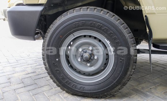 Acheter Import Voiture Toyota Land Cruiser Beige à Import - Dubai, A'ana Acheter Import Voiture Toyota Land Cruiser Beige à Import - Dubai, A'ana