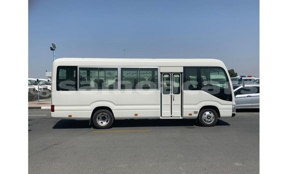 Acheter Import Voiture Toyota Coaster Blanc à Import - Dubai, A'ana Acheter Import Voiture Toyota Coaster Blanc à Import - Dubai, A'ana