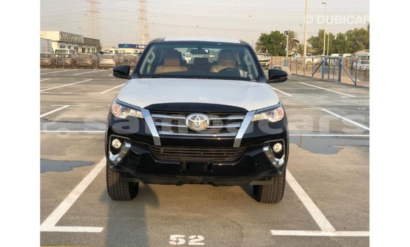 Acheter Import Voiture Toyota Fortuner Noir à Import - Dubai, A'ana Acheter Import Voiture Toyota Fortuner Noir à Import - Dubai, A'ana