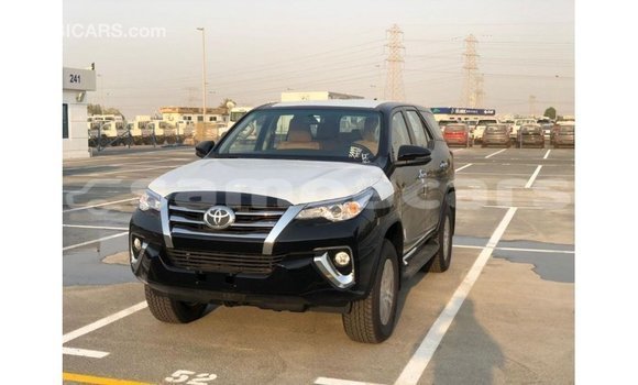 Acheter Import Voiture Toyota Fortuner Noir à Import - Dubai, A'ana Acheter Import Voiture Toyota Fortuner Noir à Import - Dubai, A'ana