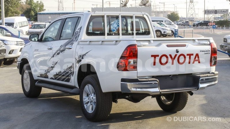 Big with watermark toyota hilux a ana import dubai 3987