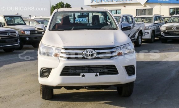 Acheter Import Voiture Toyota Hilux Blanc à Import - Dubai, A'ana Acheter Import Voiture Toyota Hilux Blanc à Import - Dubai, A'ana
