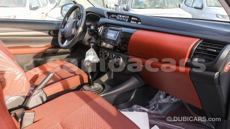 Big with watermark toyota hilux a ana import dubai 3988