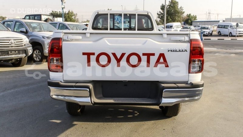 Big with watermark toyota hilux a ana import dubai 3988