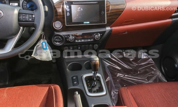 Buy Import Toyota Hilux White Car in Import - Dubai in A'ana Buy Import Toyota Hilux White Car in Import - Dubai in A'ana