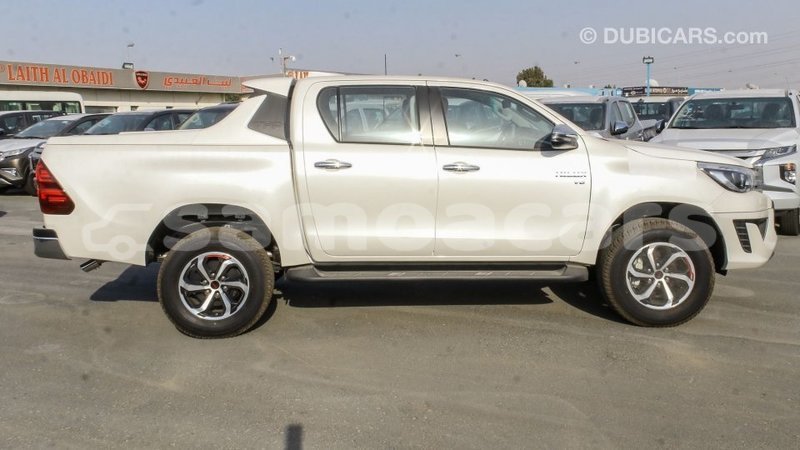 Big with watermark toyota hilux a ana import dubai 3996