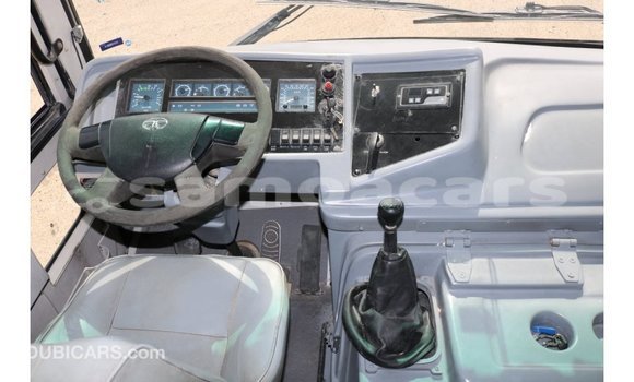 Acheter Import Voiture TATA Xenon Blanc à Import - Dubai, A'ana