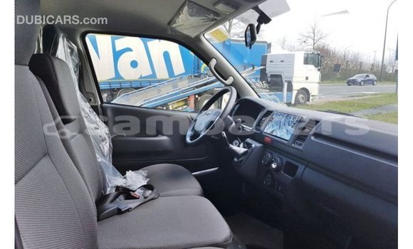 Acheter Import Voiture Toyota Hiace Blanc à Import - Dubai, A'ana Acheter Import Voiture Toyota Hiace Blanc à Import - Dubai, A'ana